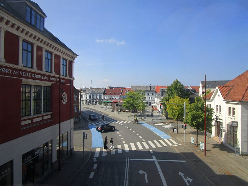 Blick aus dem Zugfenster im Stadtgebiet von Vejle