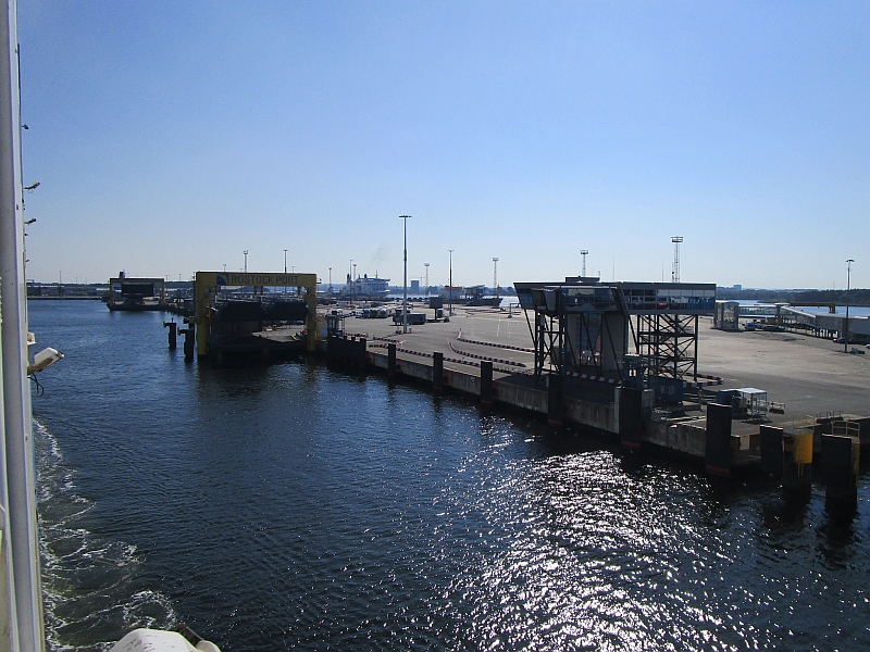 Anlegen im Hafen Rostock