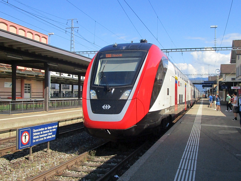 Einfahrt eines Interregios der SBB in den Bahnhof St. Margrethen