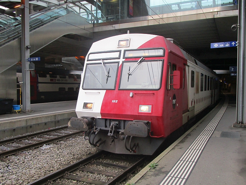 Triebzug vom Typ RBDe 567 der tpf im Bahnhof Bern