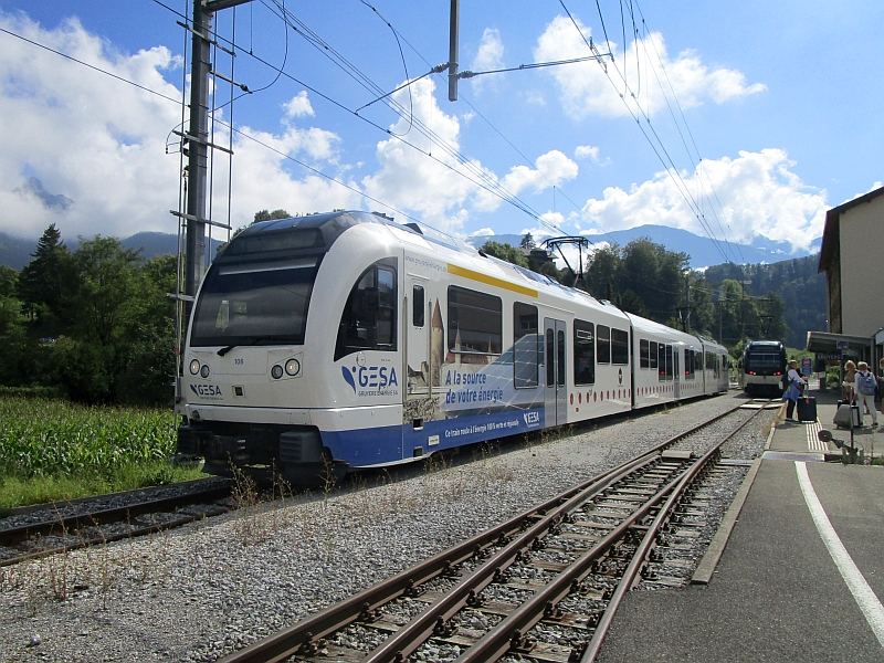 Triebzug der tpf im Bahnhof Gruyères