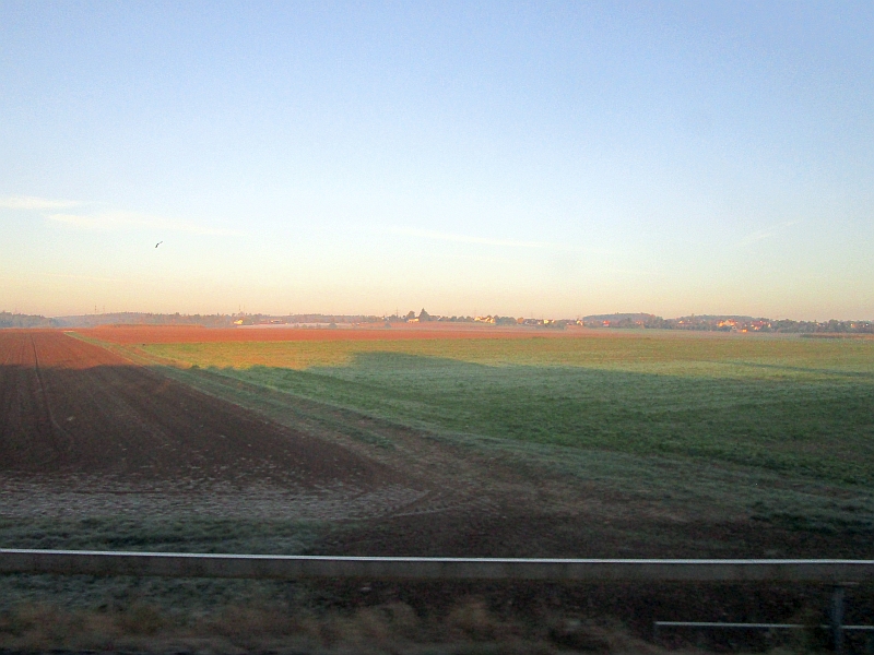 Blick aus dem Zugfenster bei der Fahrt über die Gäuebene