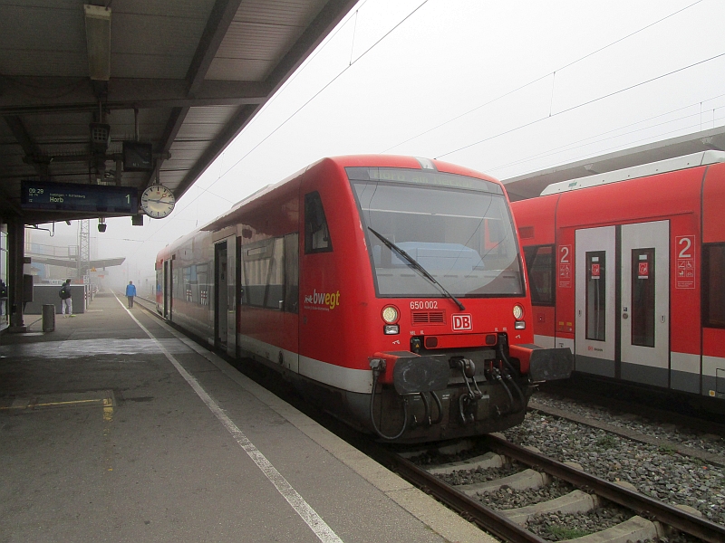 Regioshuttle-Dieseltriebzug im Hauptbahnhof Tübingen