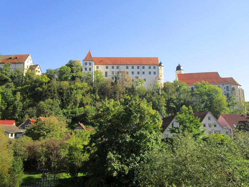 Schloss Haigerloch mit Schlosskirche vor dem Zugfenster