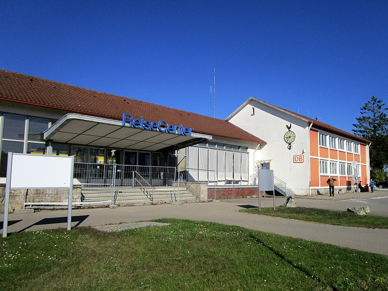 Bahnhof Mengen mit ehemaligem Reisecenter
