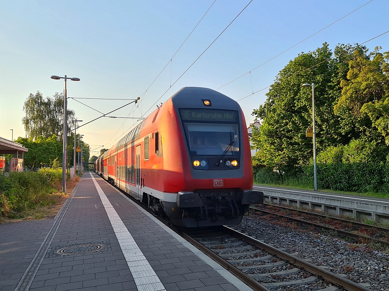 Regionalzug der Schwarzwaldbahn in Allensbach