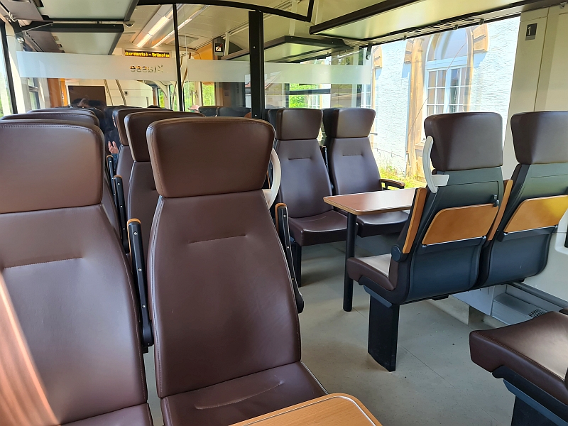 Erste Klasse im LINT-Dieseltriebzug