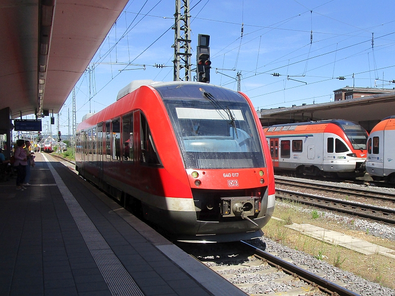 Einteiliger LINT-Dieseltriebwagen im Hauptbahnhof Koblenz