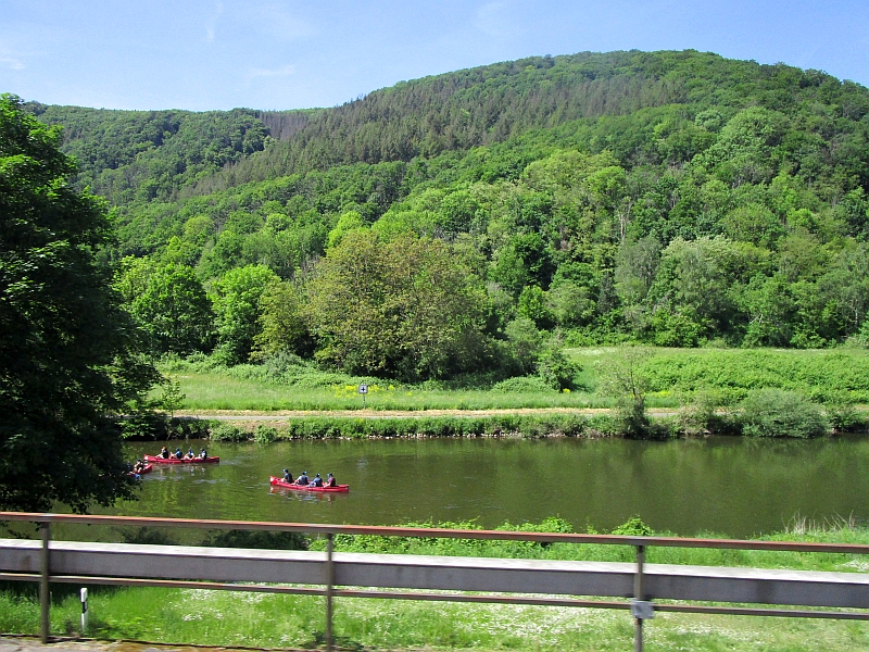 Blick vom Zug auf die Lahn