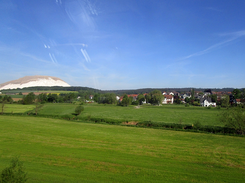 Blick vom Zug auf den 'Monte Kali'