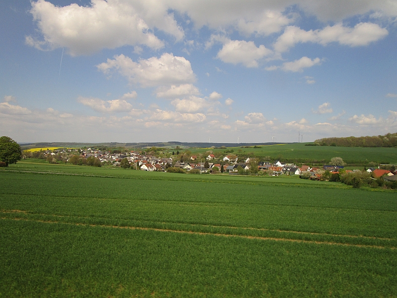 Blick aus dem Zugfenster im Usinger Land