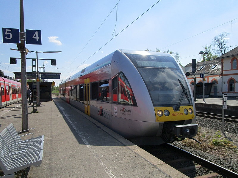 Gelenktriebwagen (GTW) der HLB in Friedrichsdorf