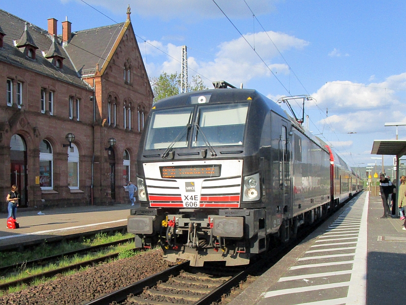 Einfahrt RE 50 in den Bahnhof Gelnhausen