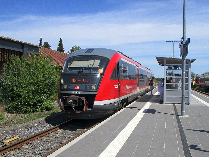 Desiro-Triebzug im Bahnhof Walldürn