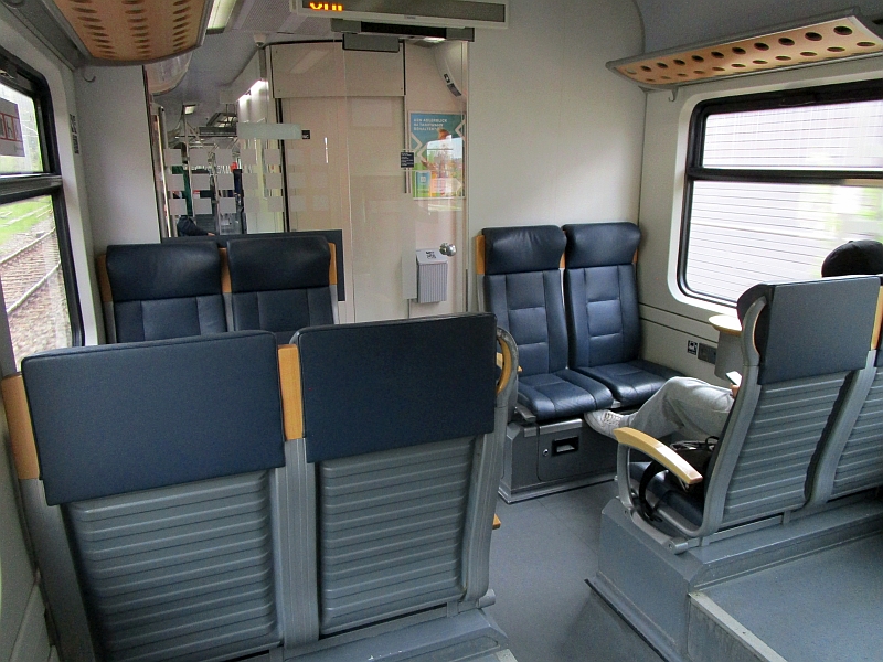 Erste Klasse im S-Bahnzug der Baureihe 425