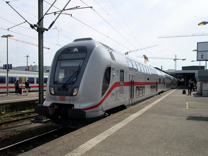 IC 2 nach Singen im Hauptbahnhof Stuttgart