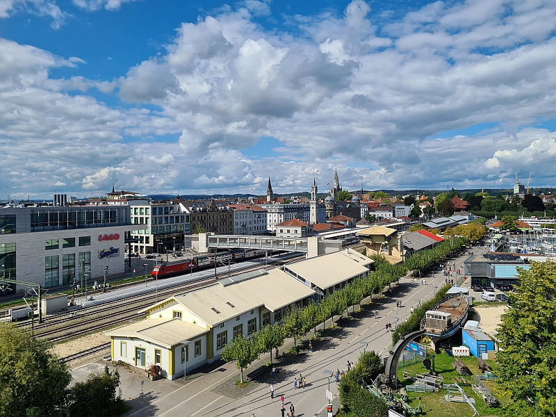 Blick vom Riesenrad zum Bahnhof Konstanz