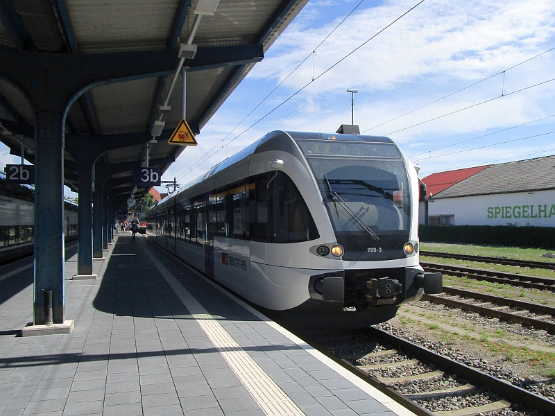 Gelenktriebwagen (GTW) von Thurbo im Bahnhof Konstanz