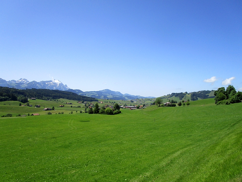 Fahrt durch das Appenzellerland zum Scheitelpunkt am Hebrig