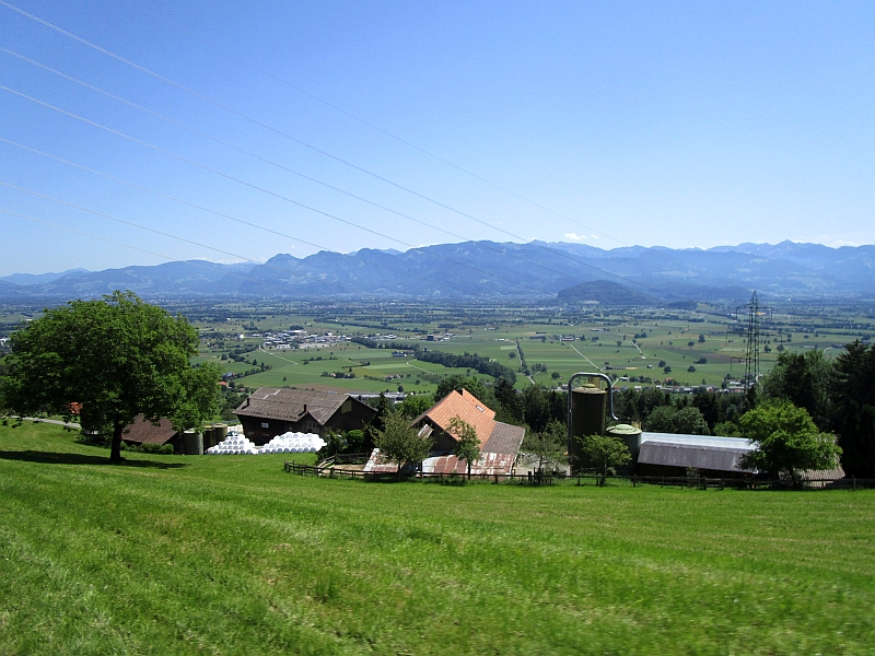 Blick vom Zug ins St. Galler Rheintal