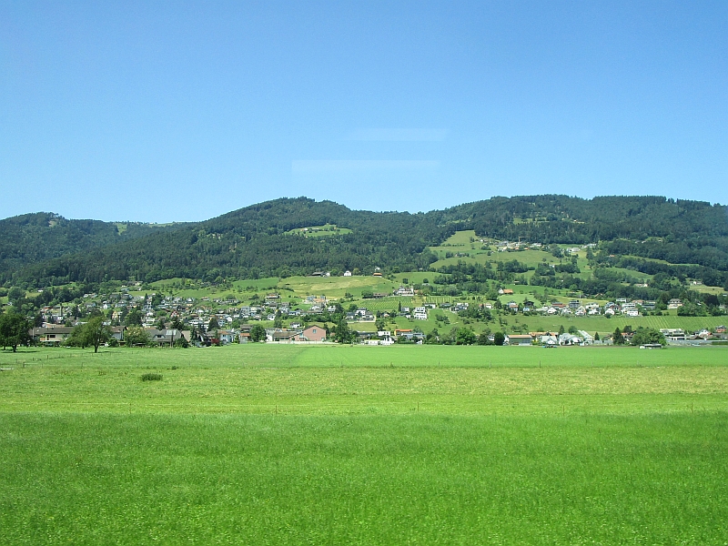 Blick aus dem Zugfenster im Rheintal