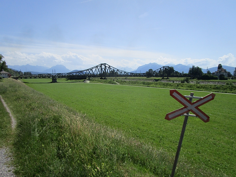 Blick vom Zug zur Wiesenrainbrücke