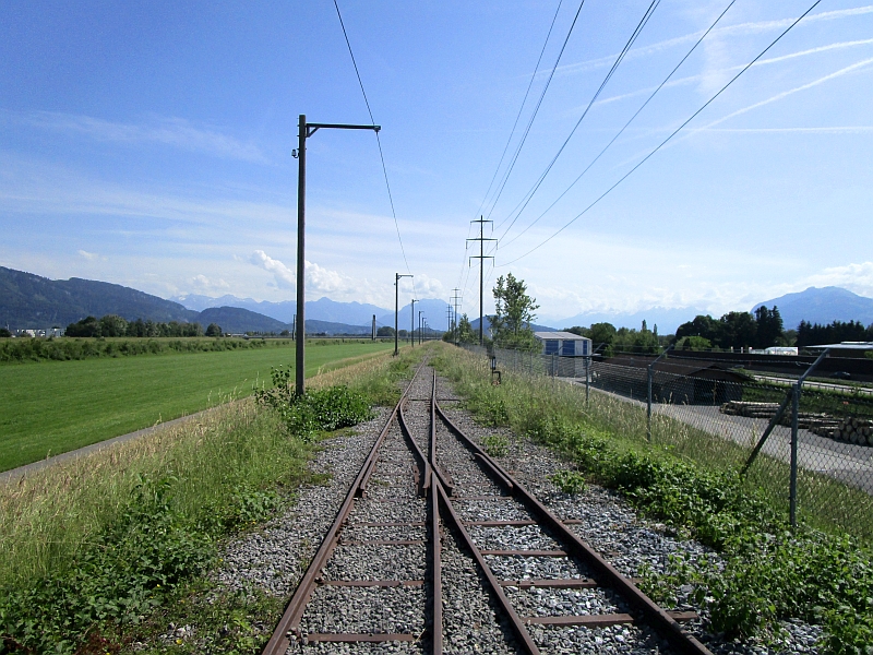 Blick von der Endstation Widnau auf die weitere Strecke