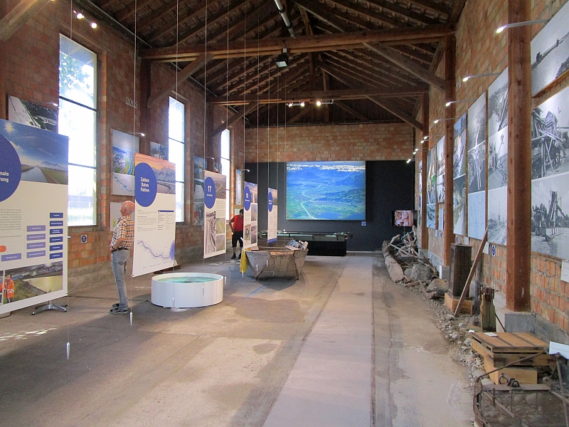 Ausstellung im Rhy-Schopf des Werkhofs Widnau