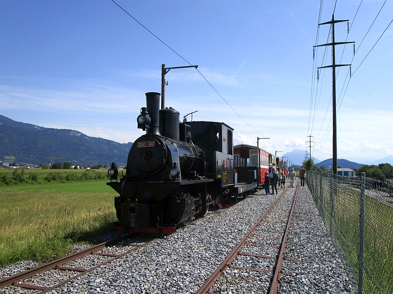 Lok 'Liesl' vor dem Rheinbähnle an der Endstation Widnau