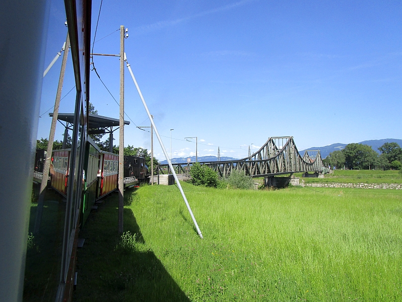 Fahrt auf die Wiesenrainbrücke
