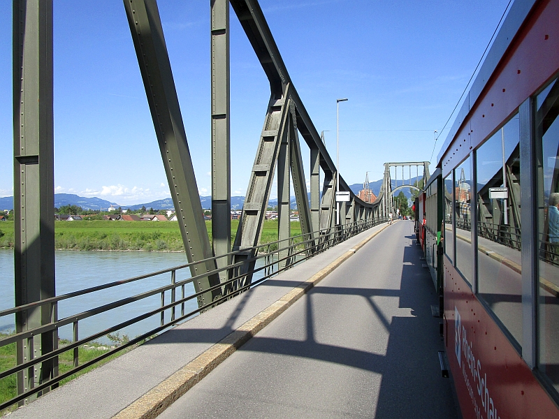 Fahrt auf der Wiesenrainbrücke