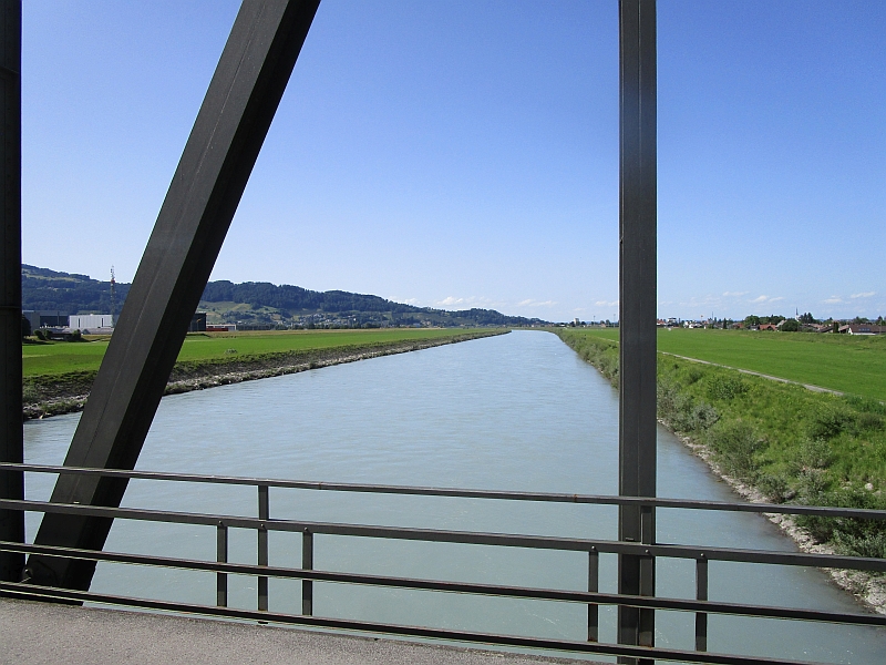Blick vom Zug rheinabwärts