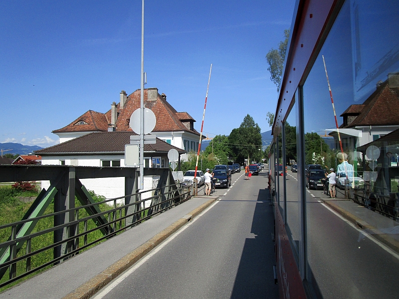 Österreichische Zollstation Wiesenrain (links)