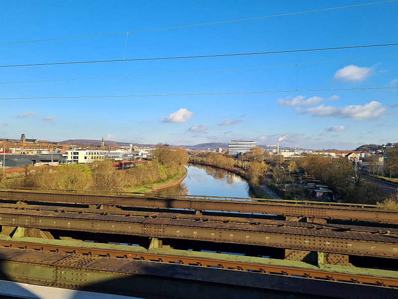 Fahrt über die Saar in Saarbrücken