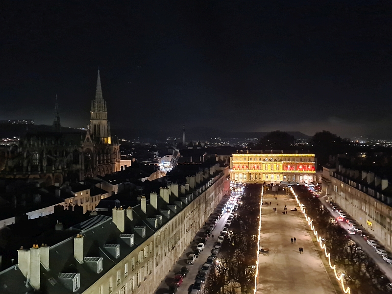 Blick vom Riesenrad über den Place de la Carrière zum Palais du Gouvernement