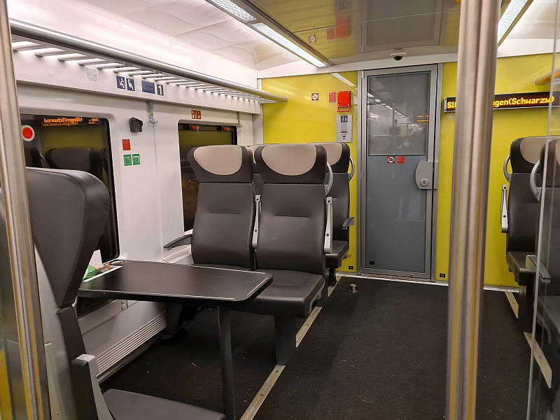 Erste Klasse im Coradia Continental-Triebzug der Breisgau-S-Bahn