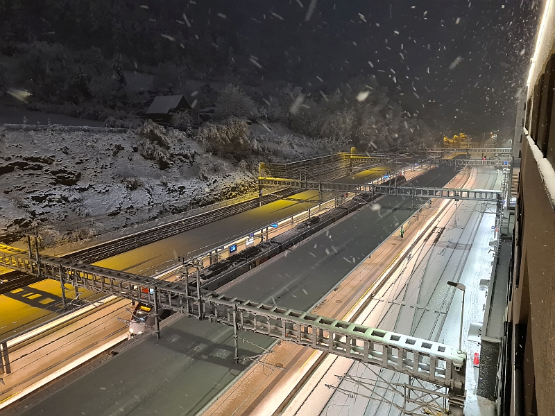 Blick über die Bahnsteige am Bahnhof Feldkirch