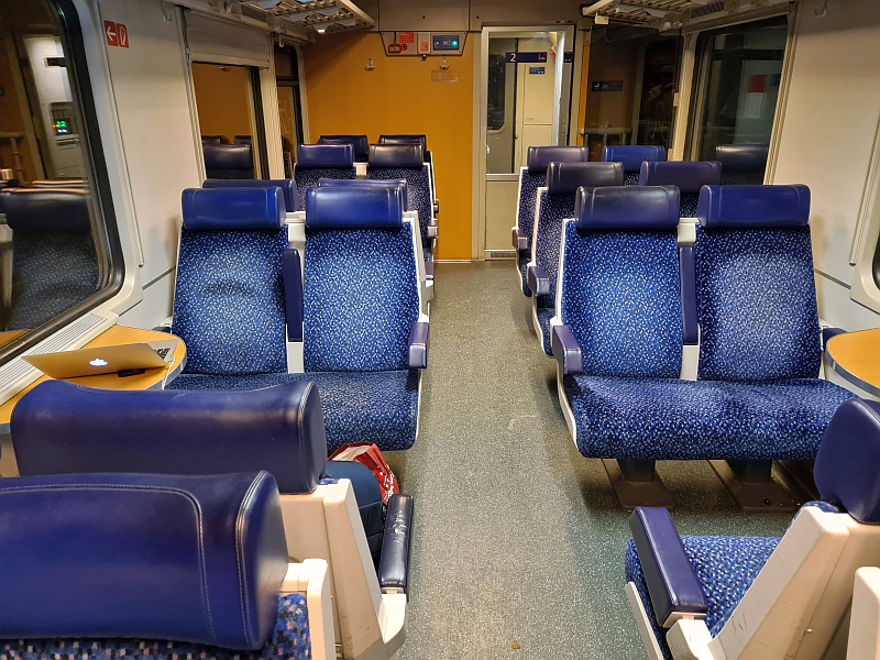 Großraumwagen der 2. Klasse der ÖBB im Eurocity