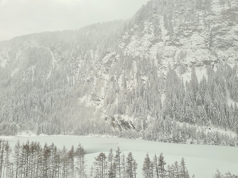 Brennersee vor dem Zugfenster