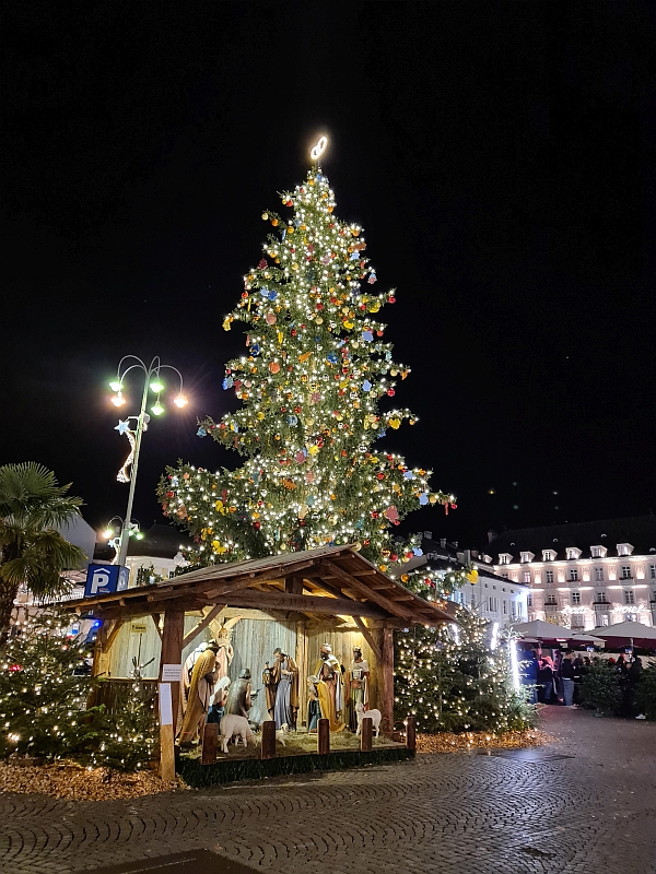 Krippe auf dem Weihnachtsmarkt Bozen