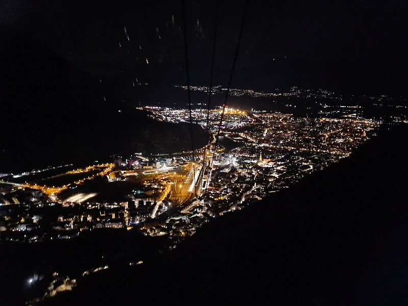Blick aus der Seilbahn über Bozen