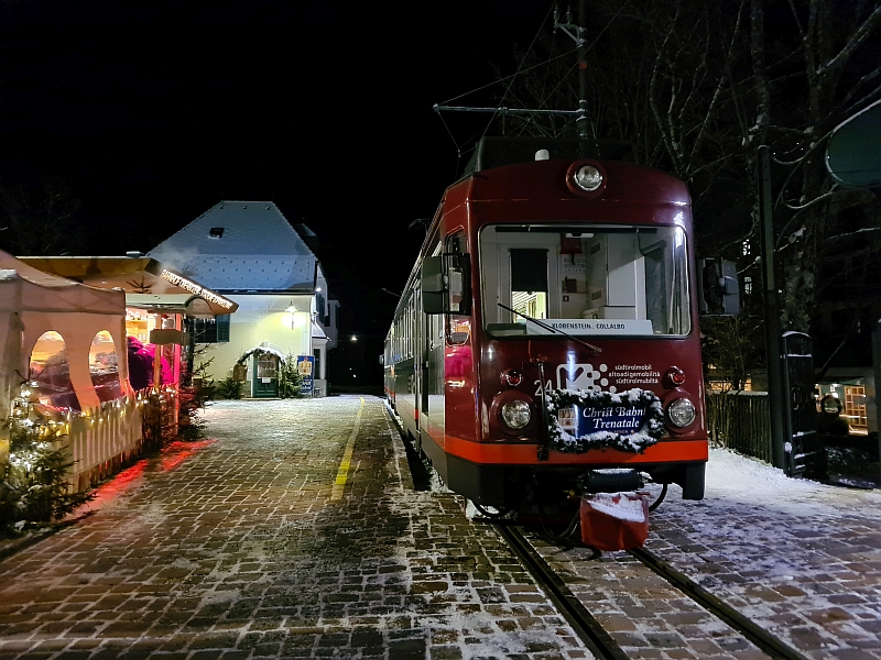 Rittner Bahn geschmückt als 'Christbahnl'