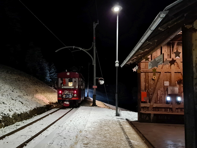 Die Rittner Bahn verlässt den Haltepunkt Wolfsgruben
