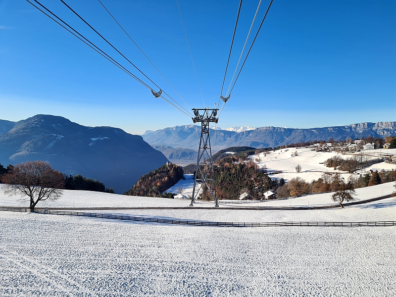 Fahrt mit der Rittner Seilbahn über das Hochplateau des Ritten