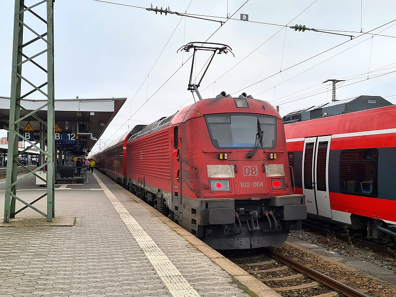 &Scaron;koda-Doppelstockzug mit Lok der Baureihe 102