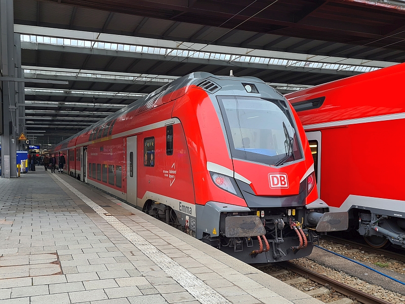 &Scaron;koda-Doppelstockzug mit Steuerwagen Emma nach der Ankunft im Hauptbahnhof M&uuml;nchen